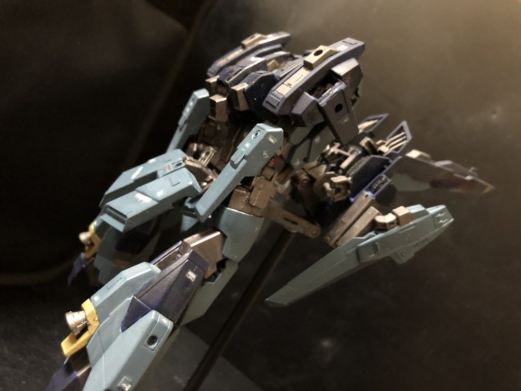 ⑦ 後はシールドを機首の上に付けて、カバーを下げ、ビームライフルをサイドに取付ければ、ウェブライダー形態へ変形完了!!
この間わずか0.5秒!!イヤそうさせて!!
というわけで、ウェブライダー形態です。
どうですか?Zガンダムっぽい可変出来たでしょ?ライトニングガンダムのポテンシャルは伊達じゃない!のだ。