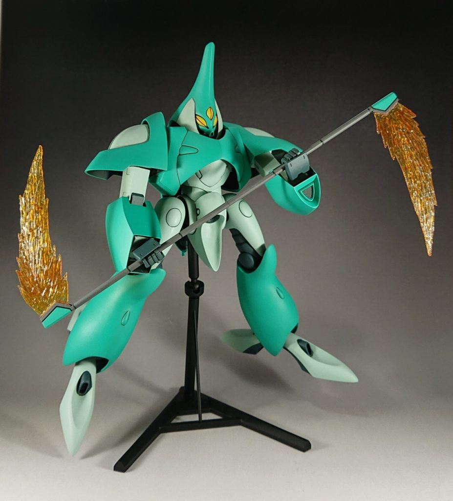 可動範囲はキットのままですが手首交換したおかげで両手持ちが可能に