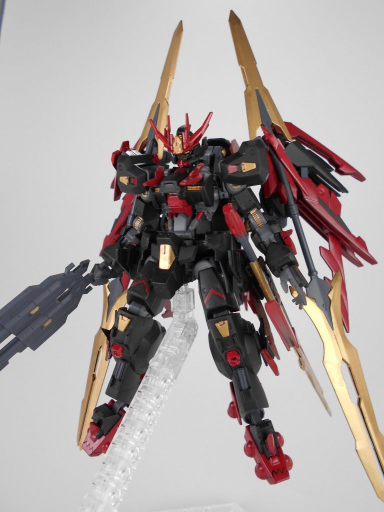 一騎当千モード。元々1対1に特化しているアーヴァンに武装を追加して、多人数戦に対応出来るようにしました。