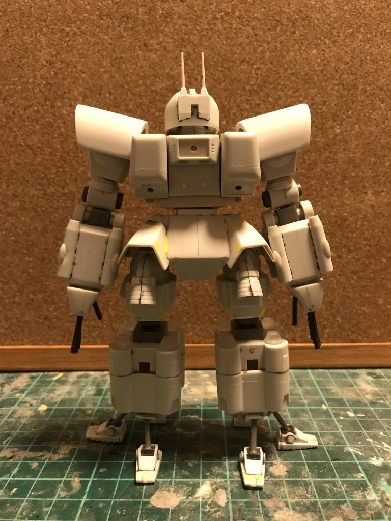 足のシリンダーの位置を変更してます。