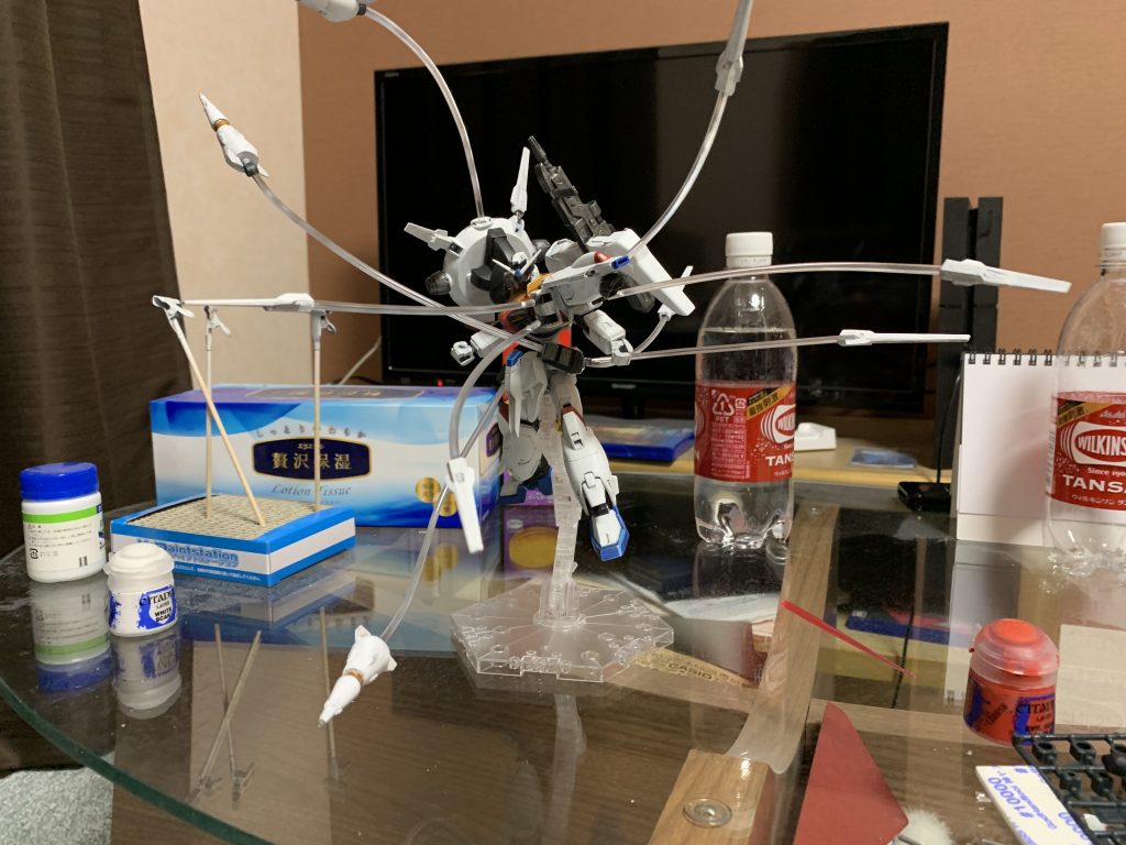 ドラグーンのエフェクトはプラ棒をまげ、受けをそれぞれはめて作りました。
また大型ドラグーンを延長し、リデザイン。海外のプロペラントタンクの作製などを参考にしました。