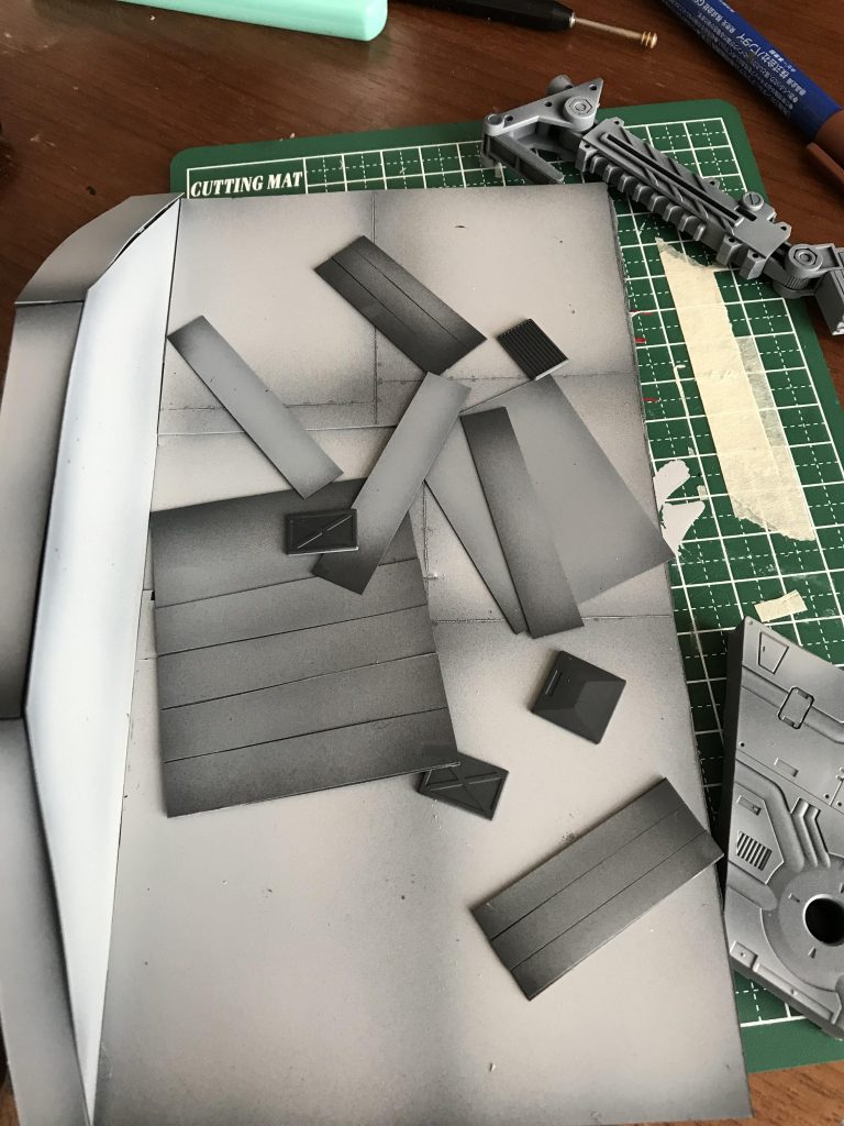 プラ板適当に切って塗装したり、市販のパーツ使ったり、アクションベースをそのまま使ったりして…