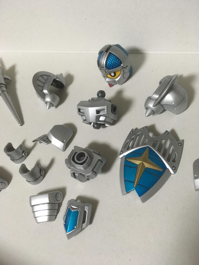 カラーはメタリックの光沢で