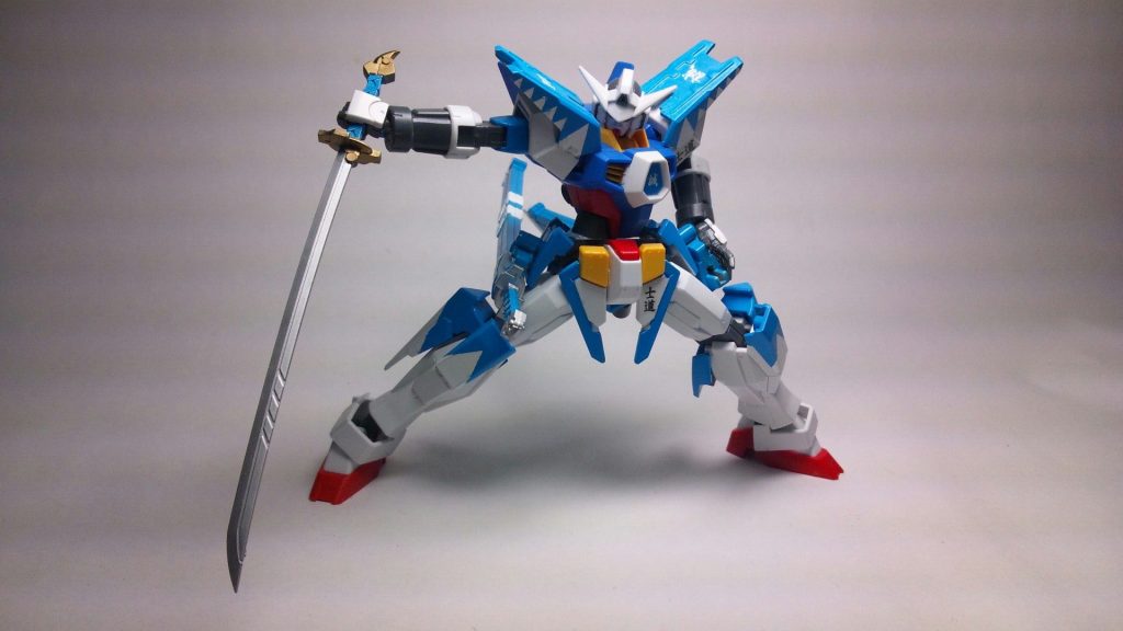 鬼切丸
金の鍔と柄頭に銀色の刃の日本刀
金属製の日本刀で本物さながらの斬れ味を持つ