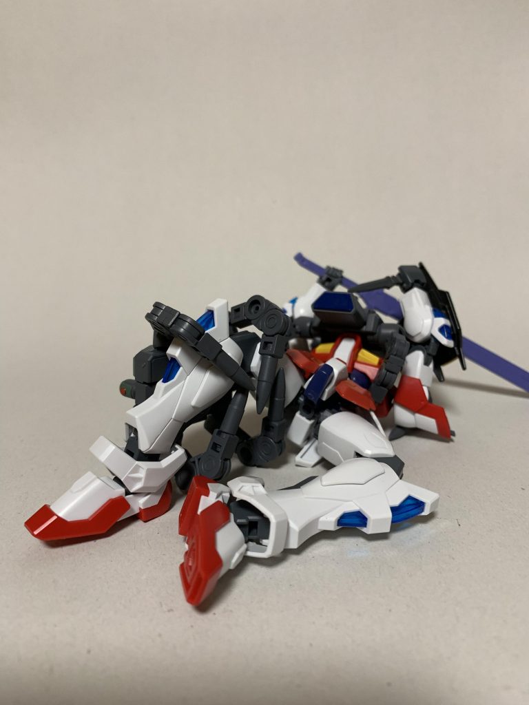 実はこちらが操兵ワールド初参加の機体(笑)。
参加希望を伝えた次の日に思いついたので30分で仮組みして、冗談半分で写真を送ったら思いのほか気に入って頂いて、晴れて鋼魔獣に登録して頂きました。
ドックパックとボールデン関節、ジャイアントガトリングのパーツで出来ている、お手軽仕様。