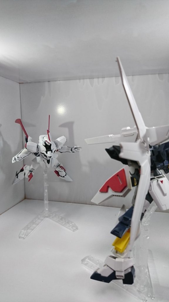 第２形態移行後、一定時間経過で漸く僚機が出撃できるが、先発が撃破された時点で終了の為殆どがここで終わってしまう。しかもギラーガは多少の攻撃では再生してしまう。しかしこのミッション、存外簡単な攻略が存在する。それはギラーガを再生不能に消し飛ばすこと(サテライトキャノンなど)これをやると実は一機のみでEX前半クリアも可能。