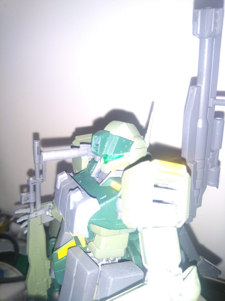 近接戦闘もこなせる機体なのでアンテナは通常よりも短くしてあります。