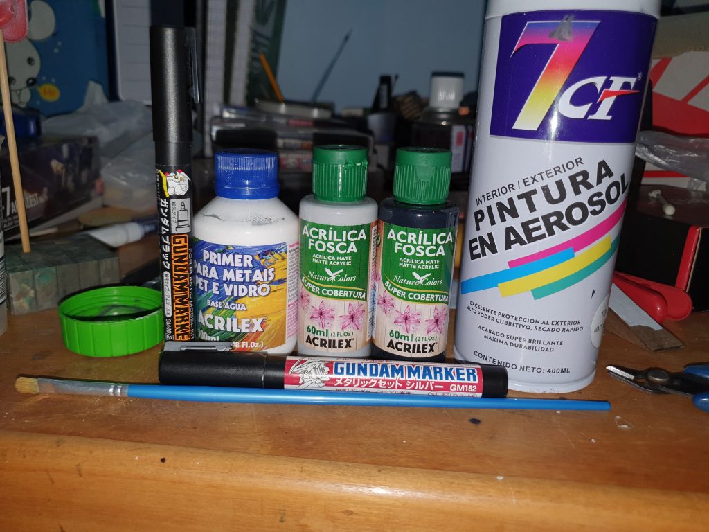 塗装に使ったのは、これらです。マーカー以外の物は、皆さんは、知らないでしょうけどね(^_^;