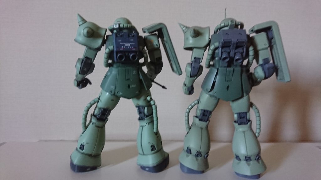 背面部。
右側のＭＳ-06Sと比べるとだいぶ普通なのがわかりますね。