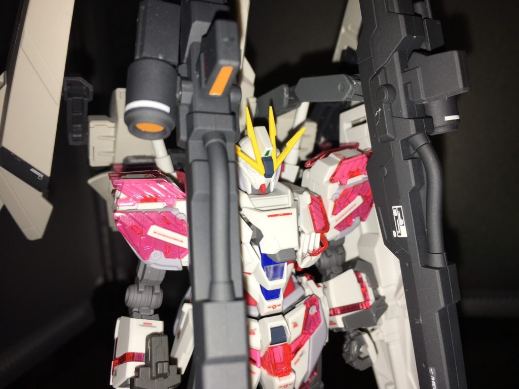 整備時はメガビームランチャーは前に展開。戦闘時は後ろに回し適宜使用できる。