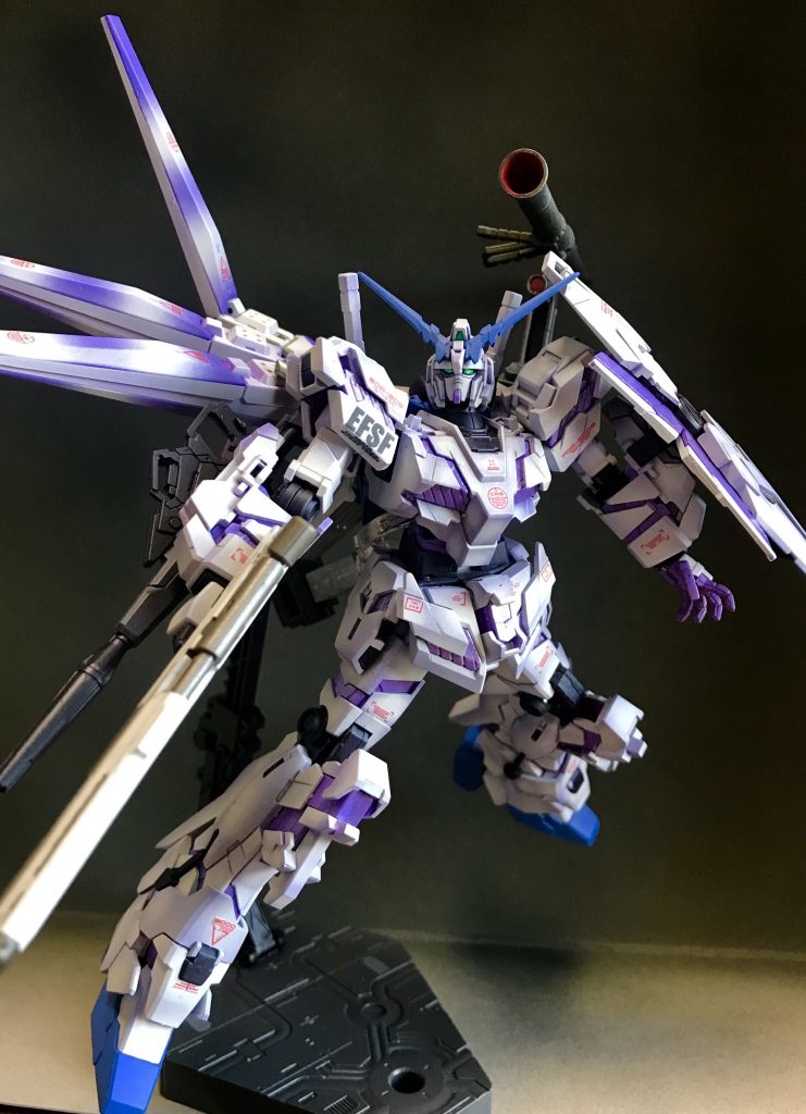 結構自分のイメージに近づけたかなと思います^_^HGのユニコーンは低価格だし、素組でもホントにカッコいいので皆さんも是非!