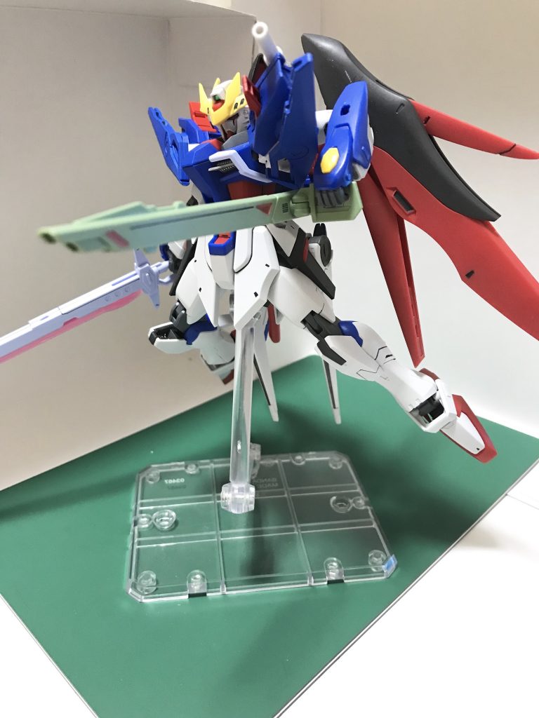 名無し砲
メインスラスターを少し後ろにずらしたせいで窮屈になってしまった(´・ω・`)