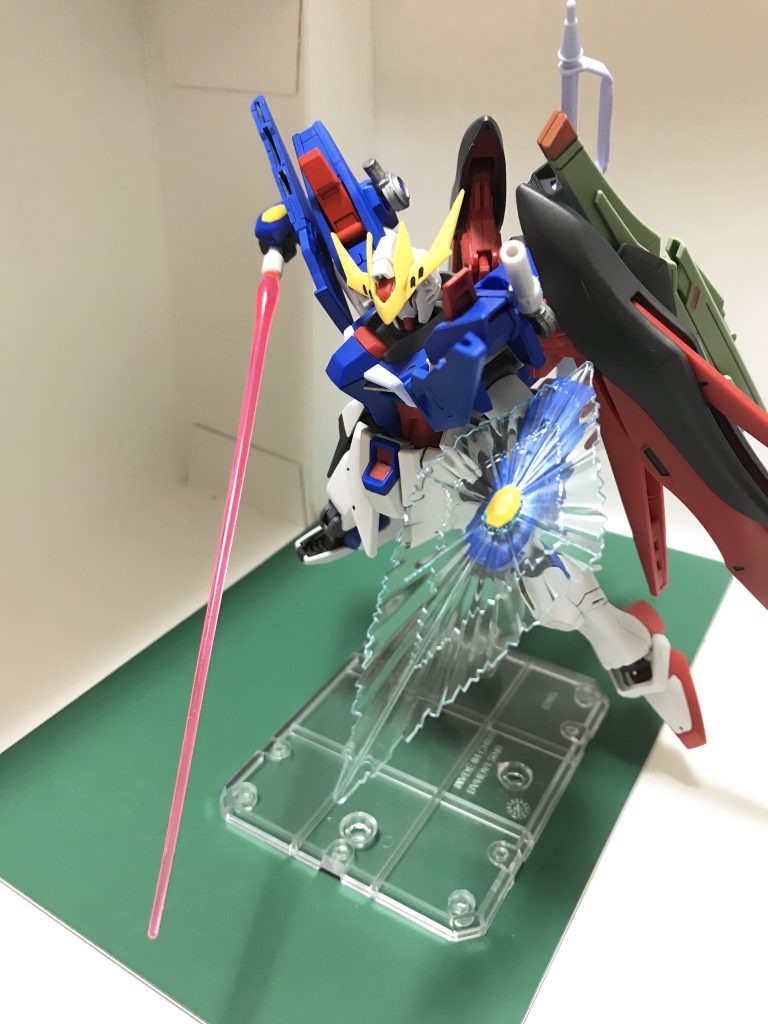 肩に追加されたロングビームサーベル
長すぎて対艦刀の存在意義が…(´-ω-`)