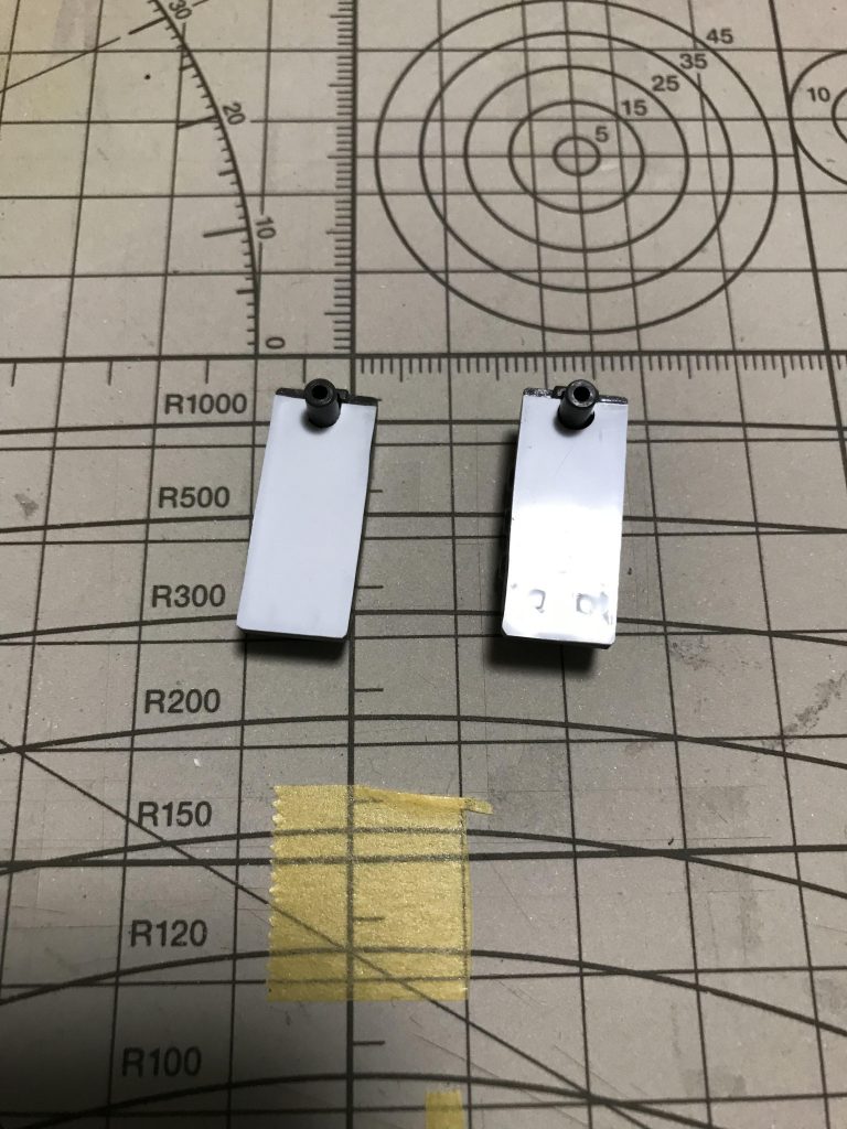 サイドアーマーはプラ板で蓋をしました