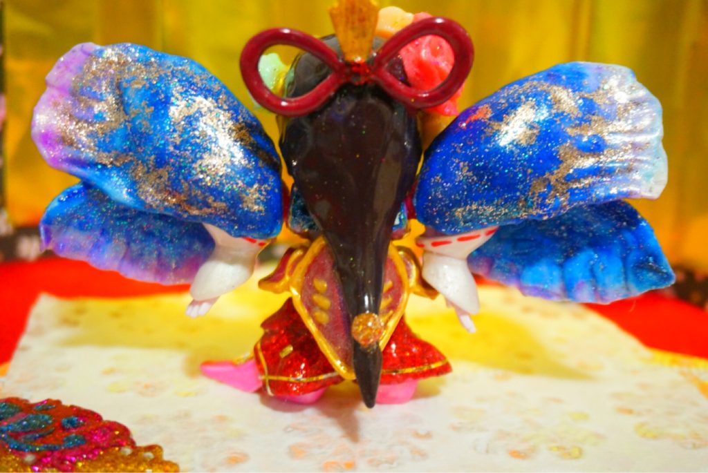 ↑髪を真っ黒からダークブラウンにするマイナーチェンジ。
結いた髪はリボン風にしました。