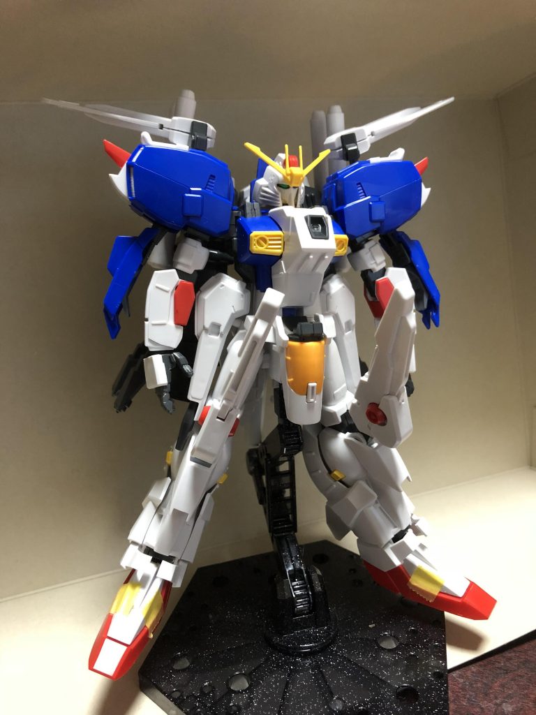 素組み。ベース接続用の穴を開けています。