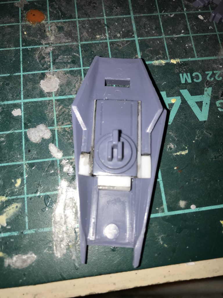 シールドは一枚できてるため、スライドできないので分割しスライドできるようにしました。