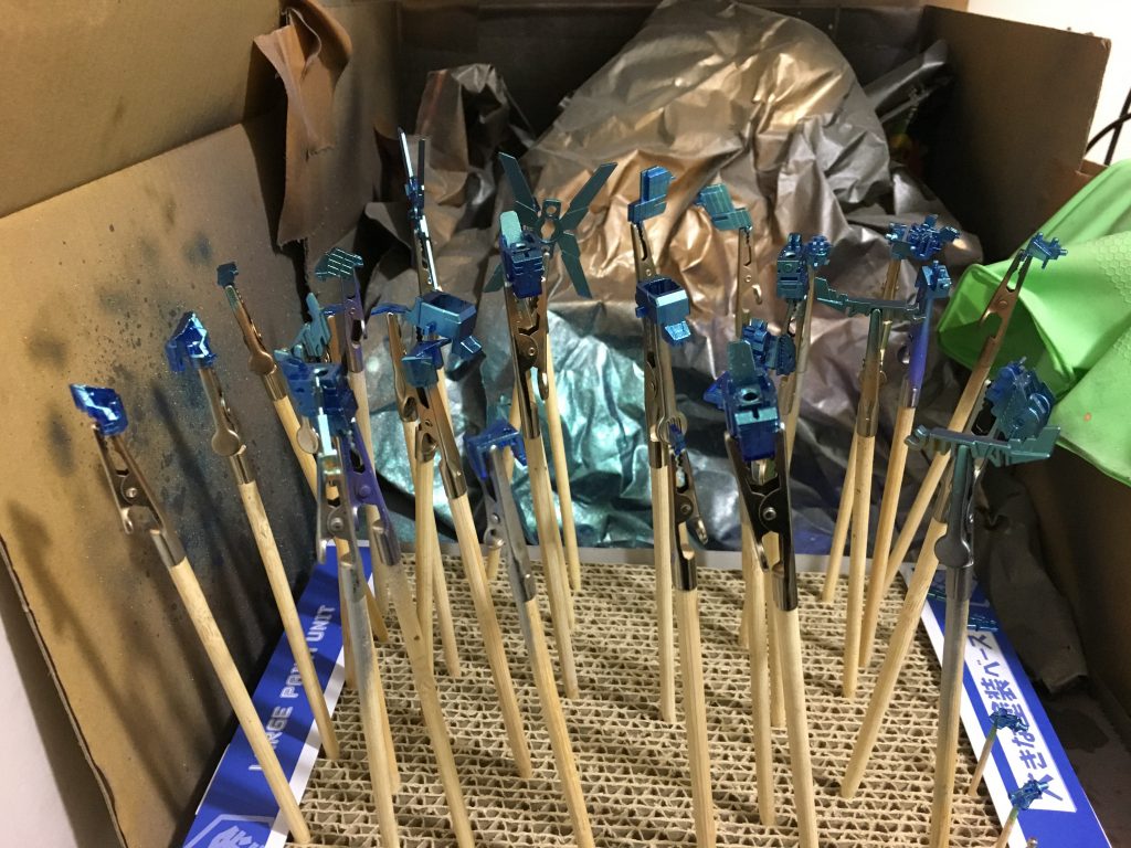 折角の限定の青いサイコフレームでしたが、VNの関係もあったので塗装しました。