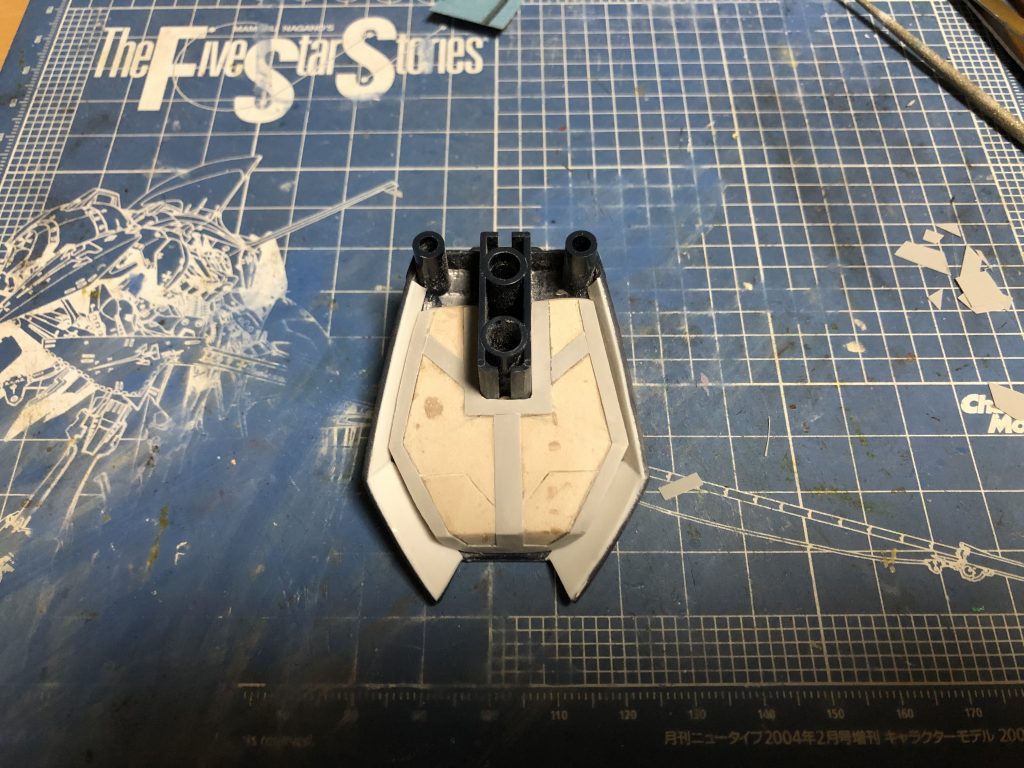 リアアーマー裏にディテールを追加してみました。