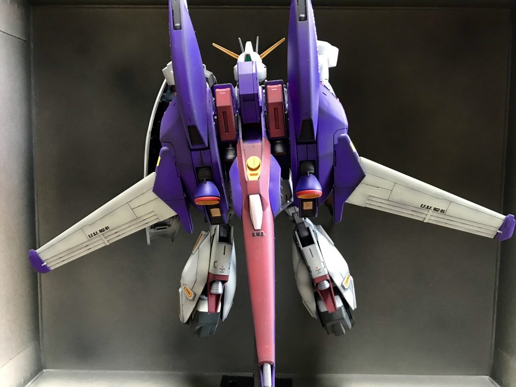 後ろからこのいきなりの紫カラーに驚きますね笑主人公機っぽくない笑けど好きです^ - ^