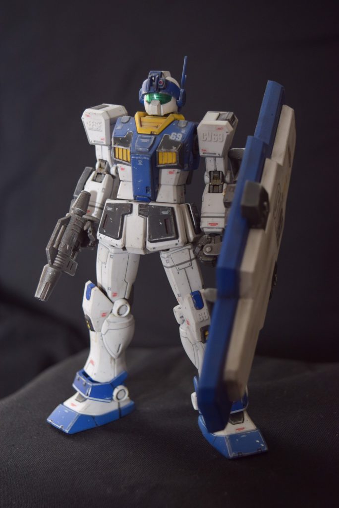 正面から。白い部分は無塗装です。