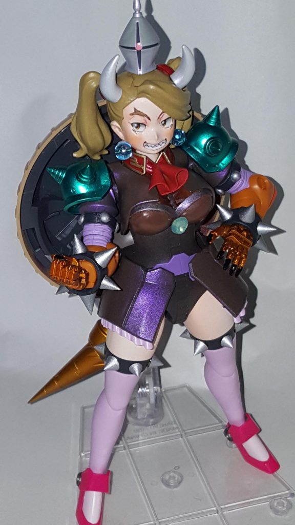 どこがどうクッパ姫からアレンジされているかを細かく語るのは、無粋につき割愛します。
武装は背中の大型シールドに、各部のスパイク、両手のクロー、テールドリルです。