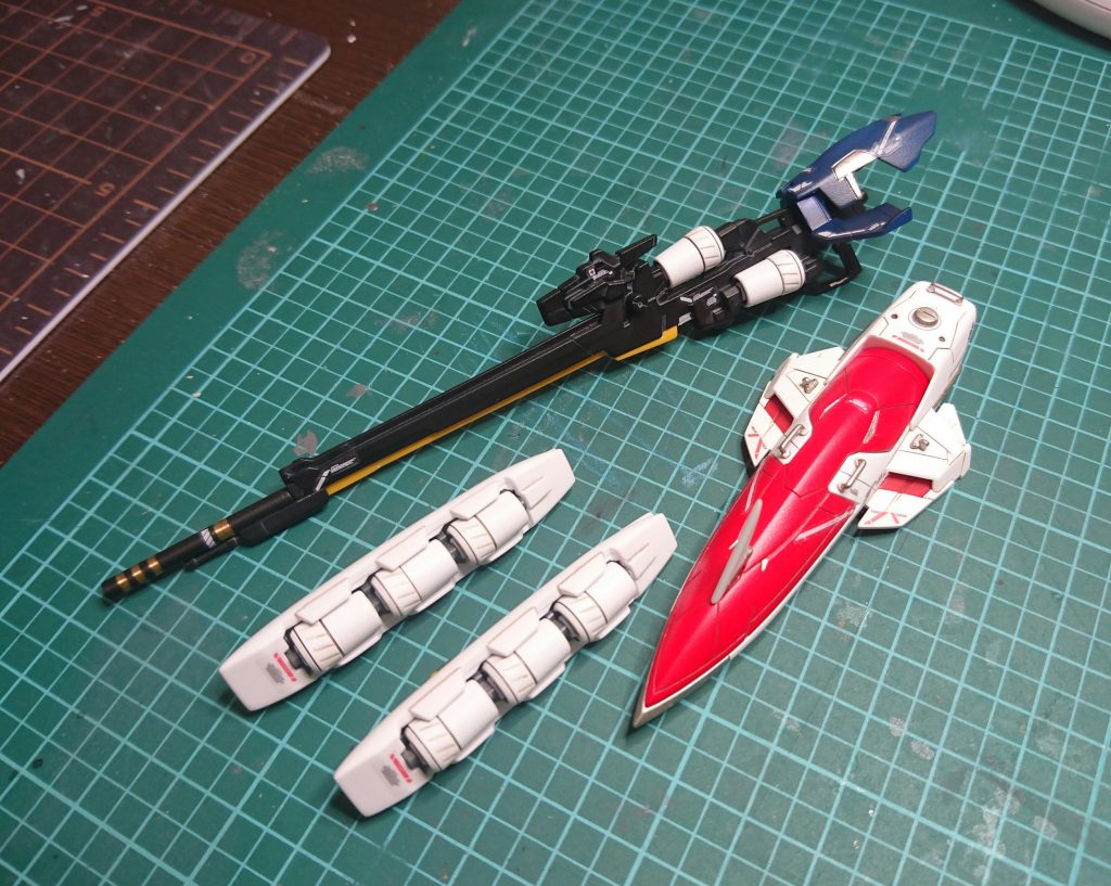 分かりにくいですが、砲身の先端を真鍮パイプに変えて、旋盤にて削り込み、モールドをつけました。でも塗装してさっぱりわかりません。