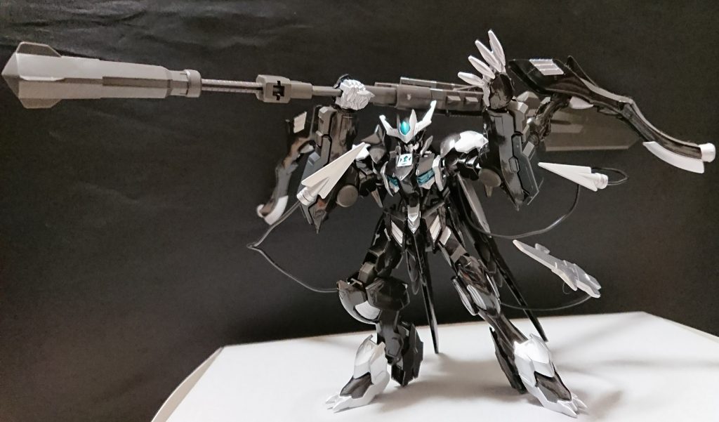 超大型ヒートソード、対MA用に作られた必殺兵器。
以前より機体本体の出力やパワーが向上している為か自機よりも背の高いこの武器を振り回している姿が目撃されている。