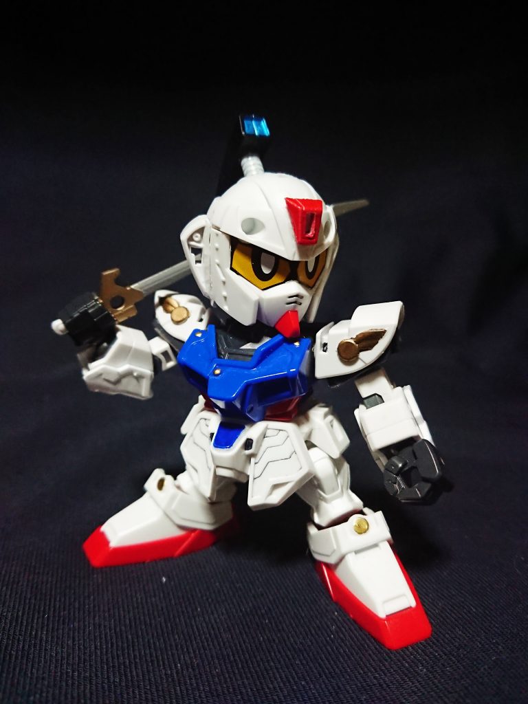買ってきた三国伝袋詰めジャンクセットに、何故か武器鎧一式と頭と肩だけが入っていた武侍丸。
これでどないせーと?と悩み、下駄が無いので知の鎧飾り状態をオミットし一部装飾変更というこで、ジャンク袋に同梱されてたストライク劉備で復活することになりました。