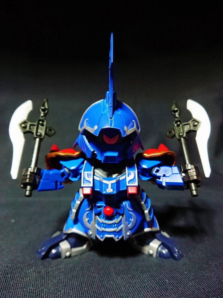 ヒートサーベル同様に戟は普段は背部に懸架しています。
通常は脚部6連装ミサイルポッドがある場所は、干渉や可動域を考慮し何も取り付けませんでした。
漫画版を尊重しデザインを残しつつイフリート改にアレンジしました。