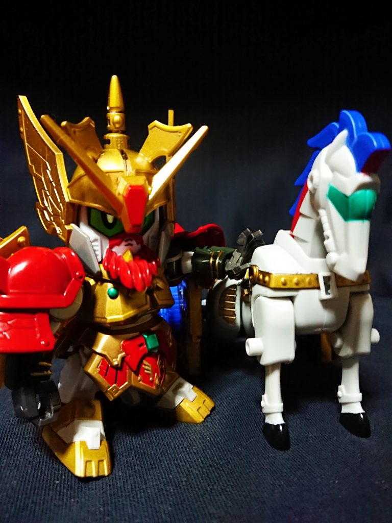 ハーキュリーの名前は破駆里としました。
塗装は劇中と同様のカラーリングです。
騎乗したときのサイズ感は赤兎馬くらいあるので、大型のゼウスらしさは出せたかと思います。