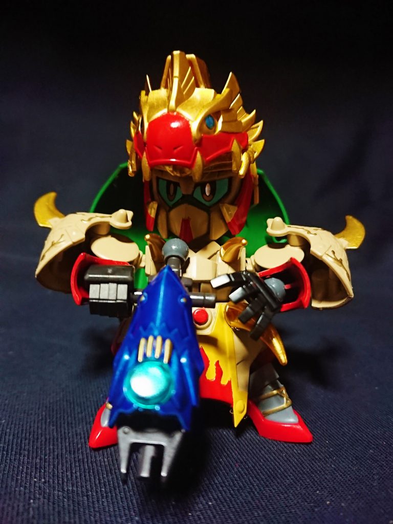 姜維と共に機駕と戦った羌族の長。
鉄笛槍という槍になる笛を持つ。
コブラ状の魔蛇形態では身体中の刺で相手を刺し、取り込み噛みつく技で戦う。