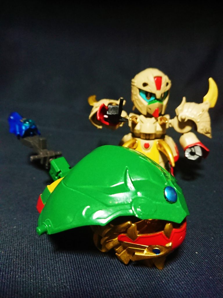 蛇形サポート機の毒蛇機です。
賈詡アシュタロンの毒蠍機と同じ存在です。