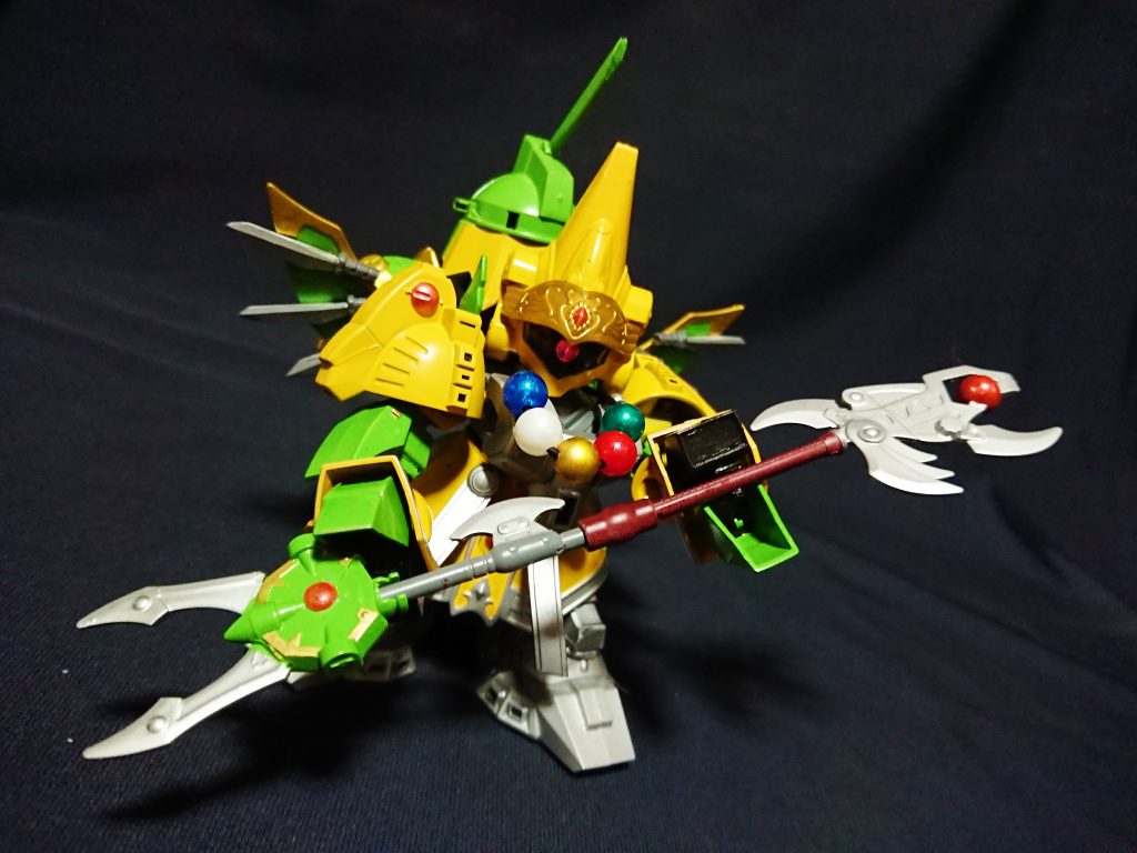 張角、張宝、張梁が大平妖術・木星合身によって一体化。
三人の杖、手甲、斧が合体した黄天杖を振るい天・地・人を揺るがす。