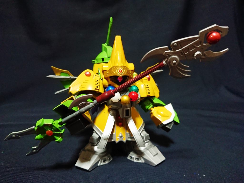 袁兄弟の龍飛合体のようにさすがにボリュームがあります。
もちろん武器も合体します。