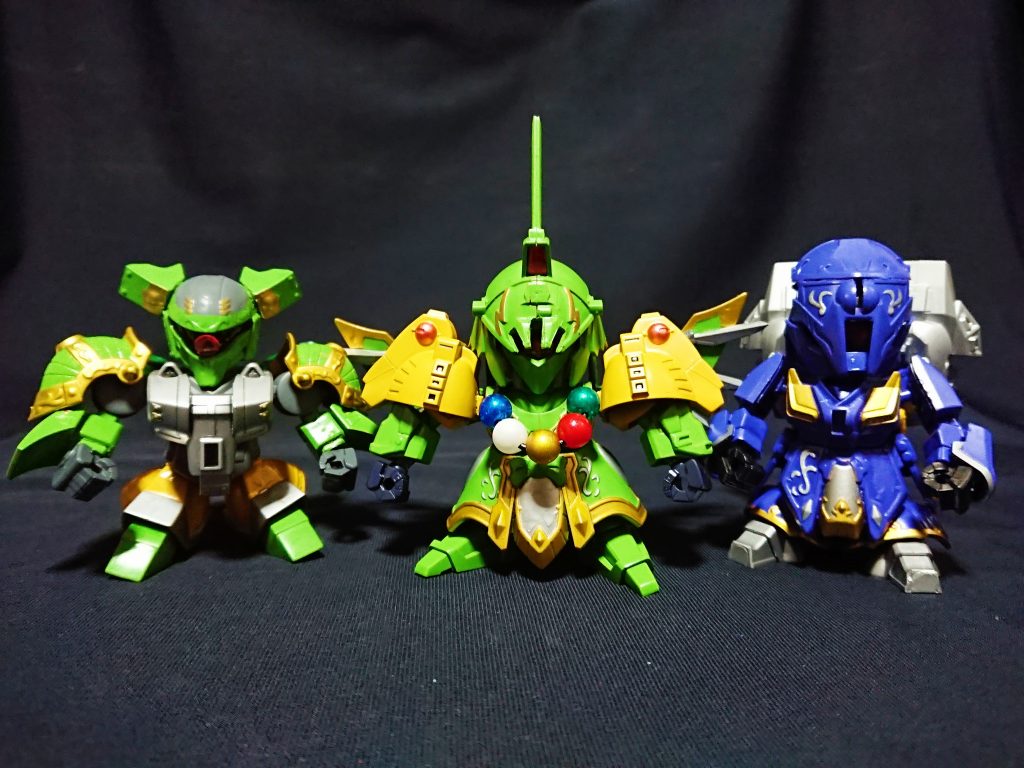 まずは合体前の3人から。
単体を合体させるのではなく1体を3体に分離させるという発想で制作を開始しました。
そのため最初に黄天ジ・オの形ができました。
ジージェネBBのジ・オと袁紹袁術兄弟をベースにしています。