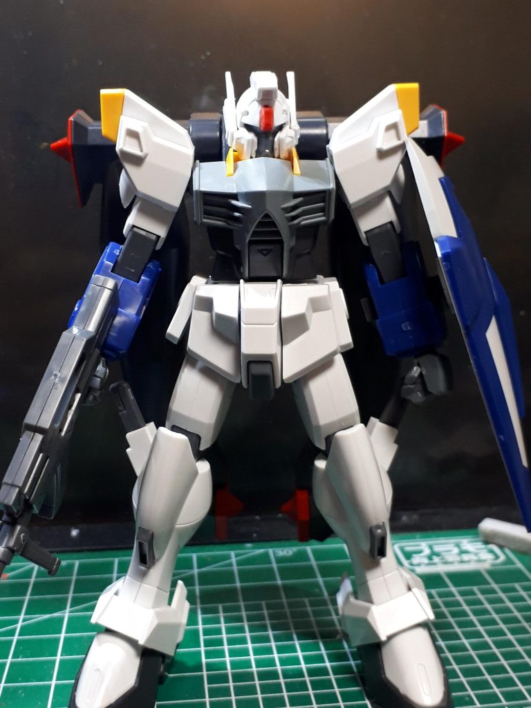 制作中。顔と両腕はガンバレルダガー。