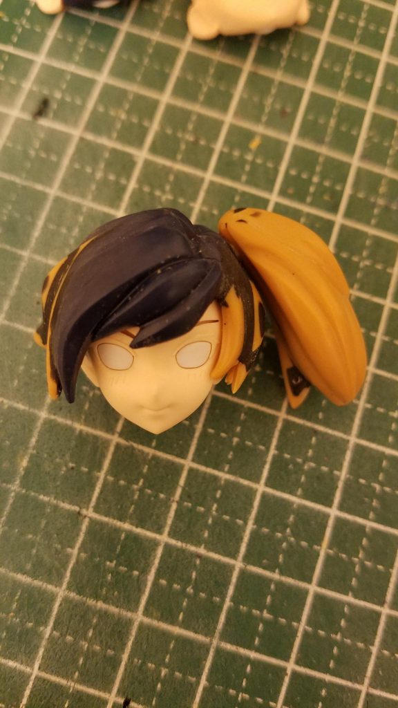 髪はアヤメをベースにして、すーぱーフミナからポニーと両サイドを持ってきました。