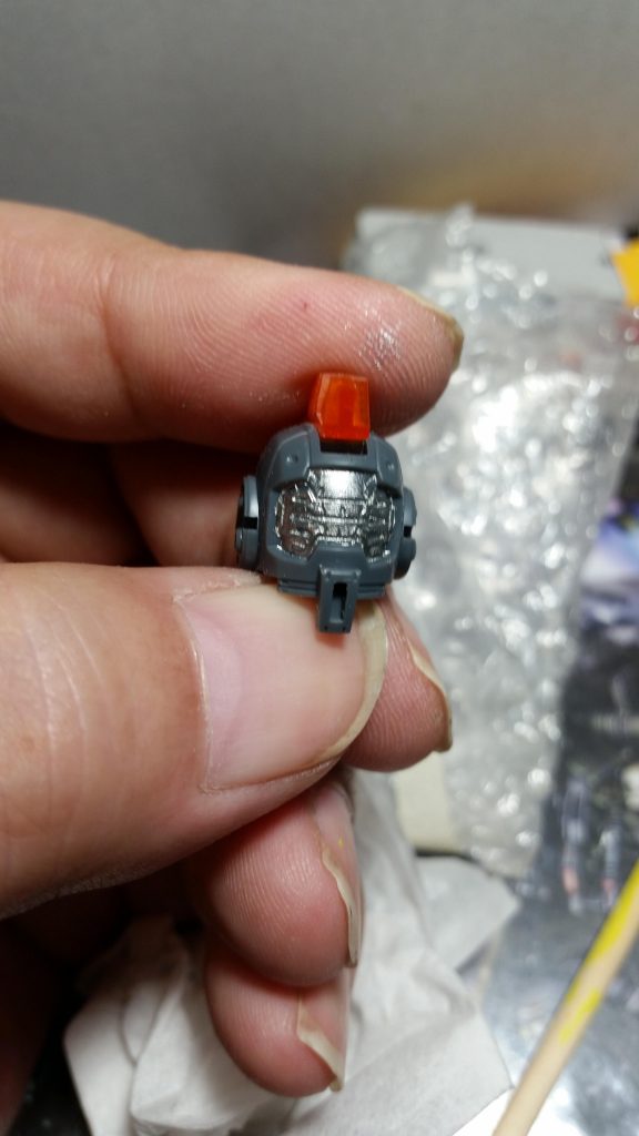 カメラ裏は銀色で筆塗り