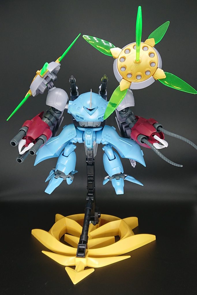 パーツの配置はご覧のとおりです。
この後、アメイジングザクのパーツを股部とスネ部に使いました。