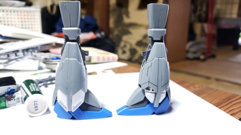 zzⅡとゼータプラスの接続が違うので、ゼータプラス側を少しカット！
これでzzⅡの接続をそのままつかえます(*´∇｀*)
ゼータプラスの脚は何だか味気ないのでスジ掘りして情報量を増やしてみました。