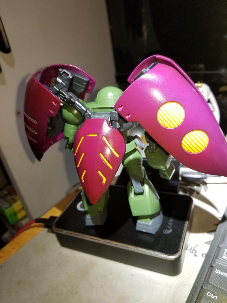 しっかりしたガタイを持つハイモックさんは塗装したパーツのマネキン役として便利だと思いました。