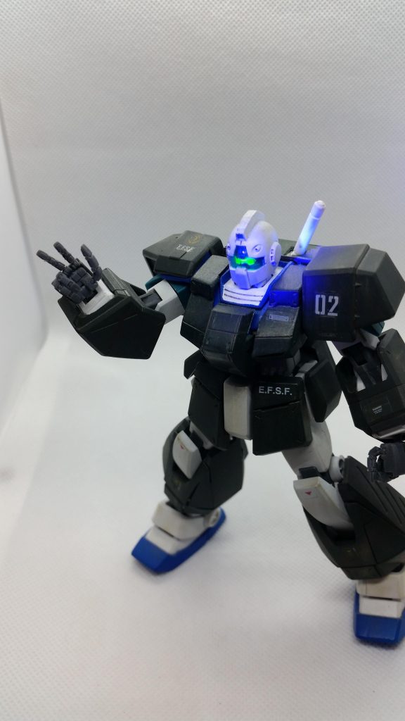 ブラックライトで内部のツインカメラが光るように蛍光塗料を塗ったのは個人的に気に入っています。当時友人にも好評でした(^ω^)