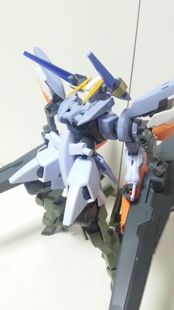 第一稿。頭部アンテナの形状が定まっておらず、おまたのパーツも通常のジンクスⅢのまま。