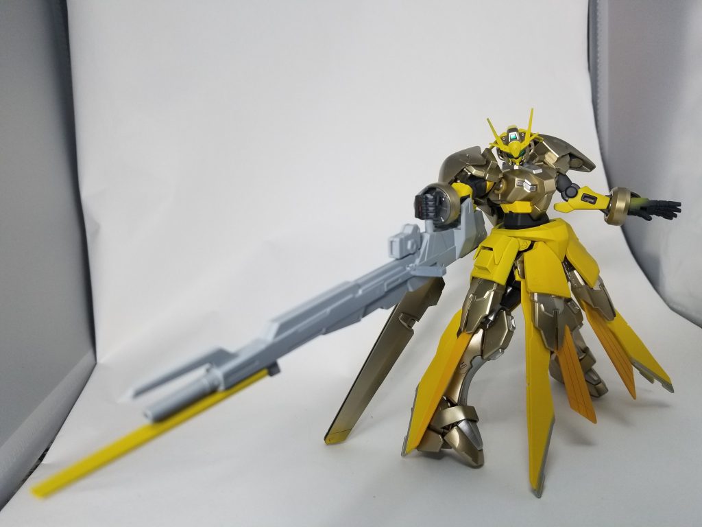 武器:ハイパーロングライフル
バインダーによって安定して撃つことが出来るため片手でも容易に撃てるようになっている。数種類の弾種を切り替えられるようになっていて状況を選ばず使える。