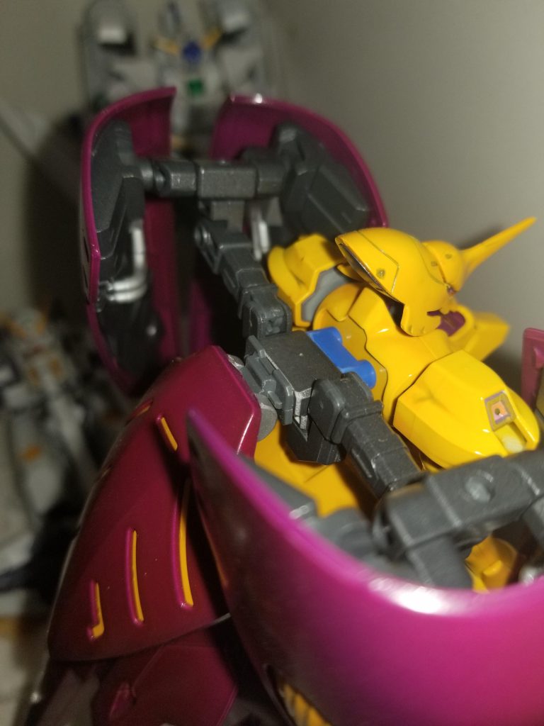 その間に接続方法を見直して、スペーサーになるパーツを1枚噛ませました。かなり稼働に余裕ができて結果的に良調整でした。
自立?ベースキットの時点で自立にスカート使うから考えてないよ!