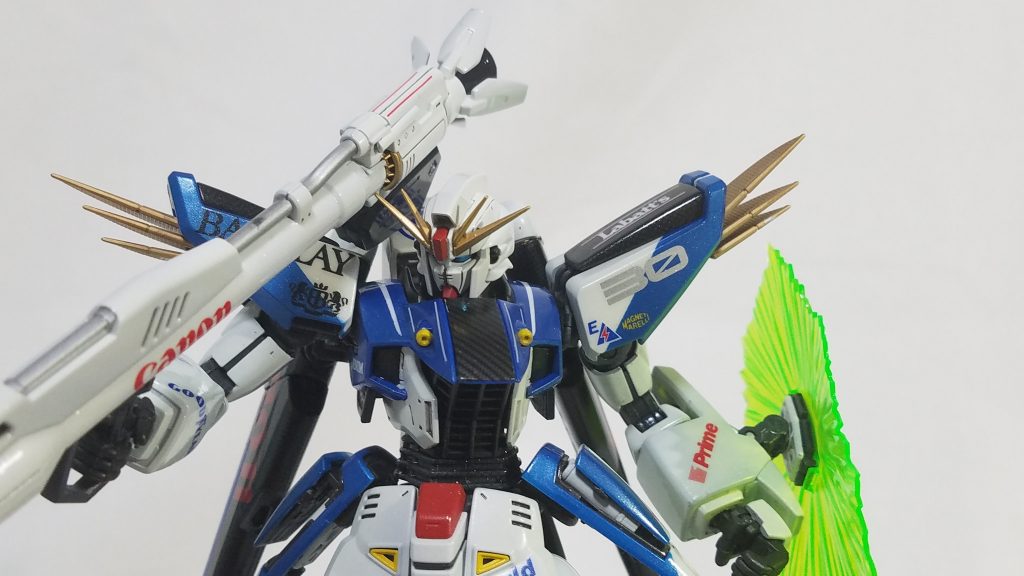 ビームキャノンは後ハメ加工して、ダクトを金色に塗装してます
青の中に白線が気に入ってます
青、白ツートンに黄色少々がウィリアムズと勝手に思ってます