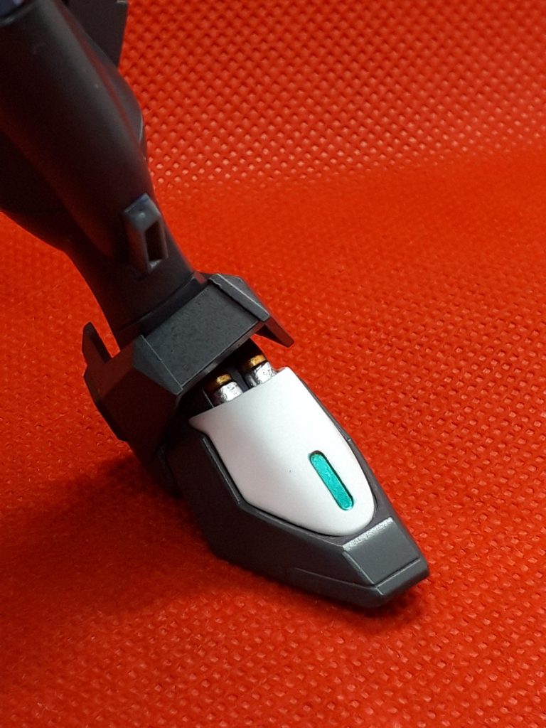 シリンダー部分などの細かい所は筆塗り。