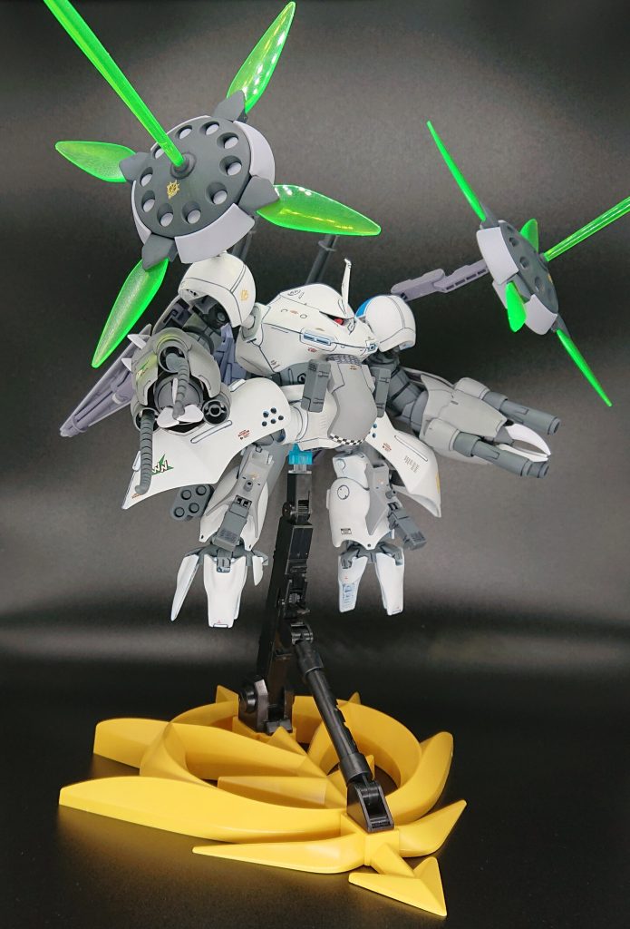 【前】
1年戦争で生死不明なジオンのエースパイロットであるシン・マツナガ大尉が、もし整備統合計画後も生きていたらという、ギレンの野望のような設定で作成しました。
水中型ＭＳは気密性が高いとIGLOOのゼーゴックの解説に書いてあったので、ハイゴッグをベースにアメイジングでギャギャってる機体にしてみました。
今回もボールジョシントを使用して追加武装を装備しているため脱着可能なので、フル装備からどんどんパージしつつ紹介します。