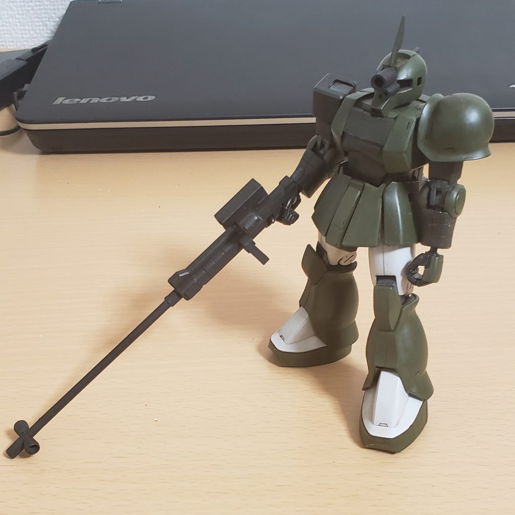 ライフルはキットのマシンガンにジャンクやらプラ棒でそれらしく細工しました。